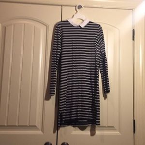Stripped dress with collar